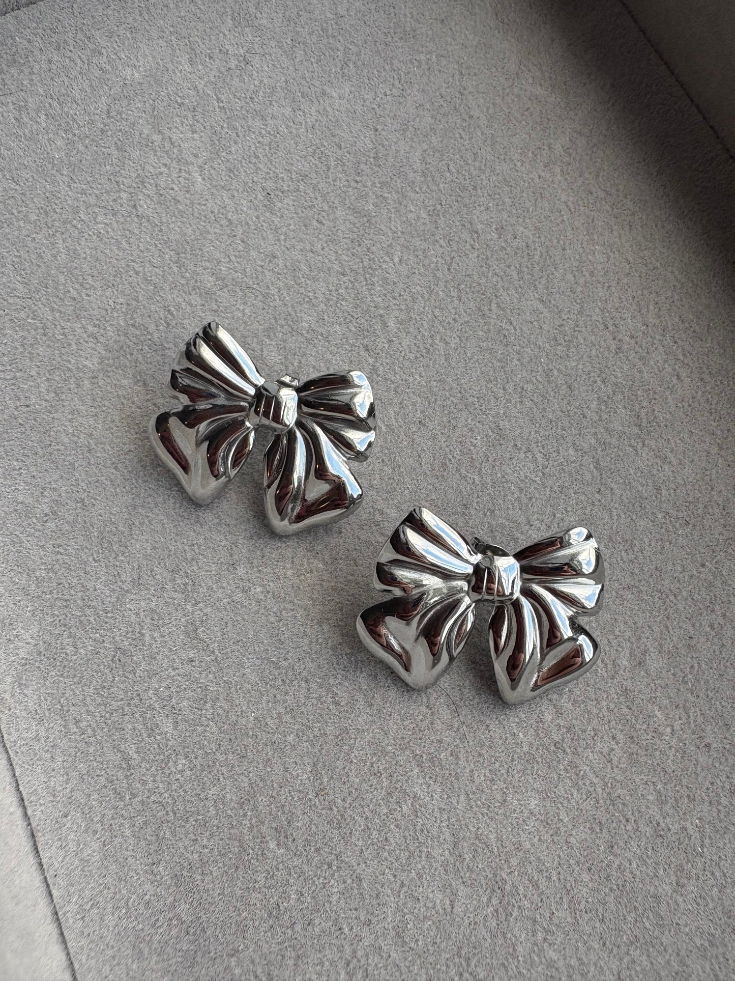 Bow earrings