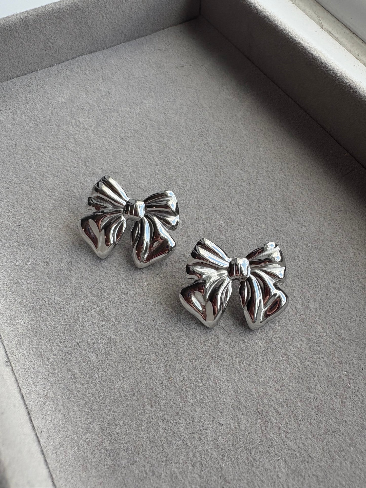 Bow earrings