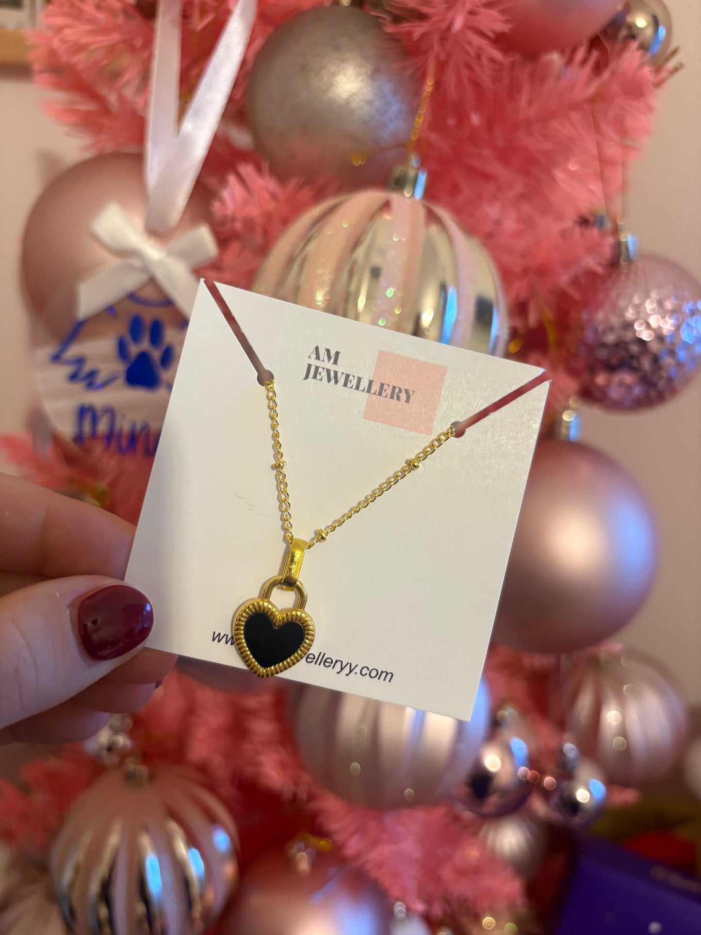 Black heart necklace