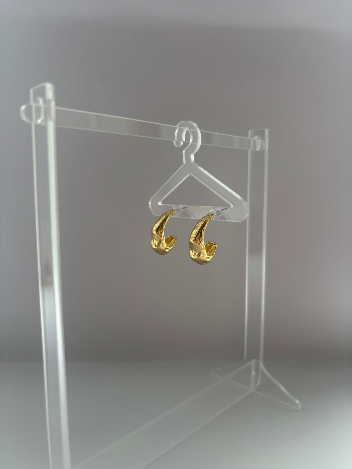 Gold curve earrings