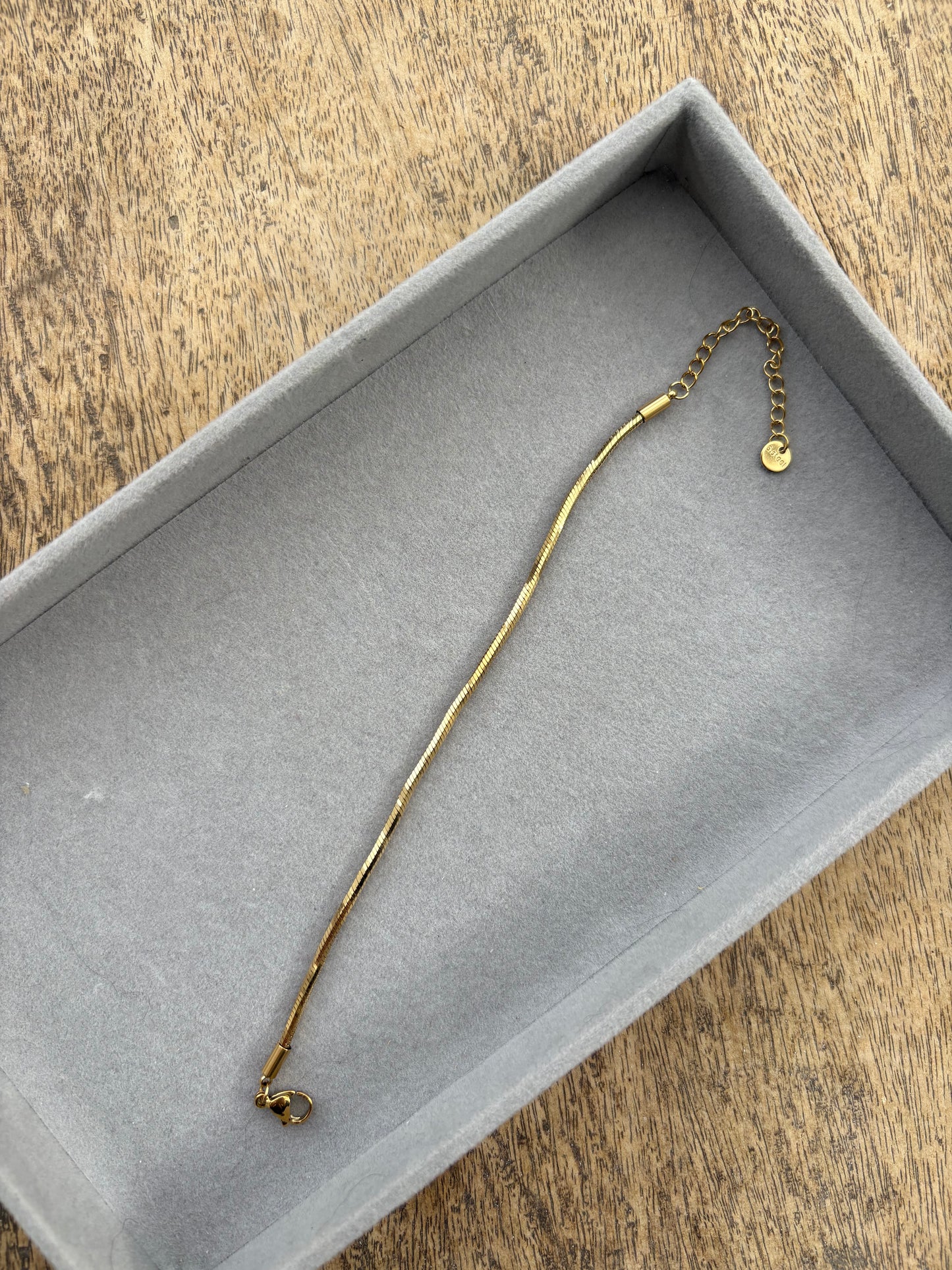 Plain gold bracelet