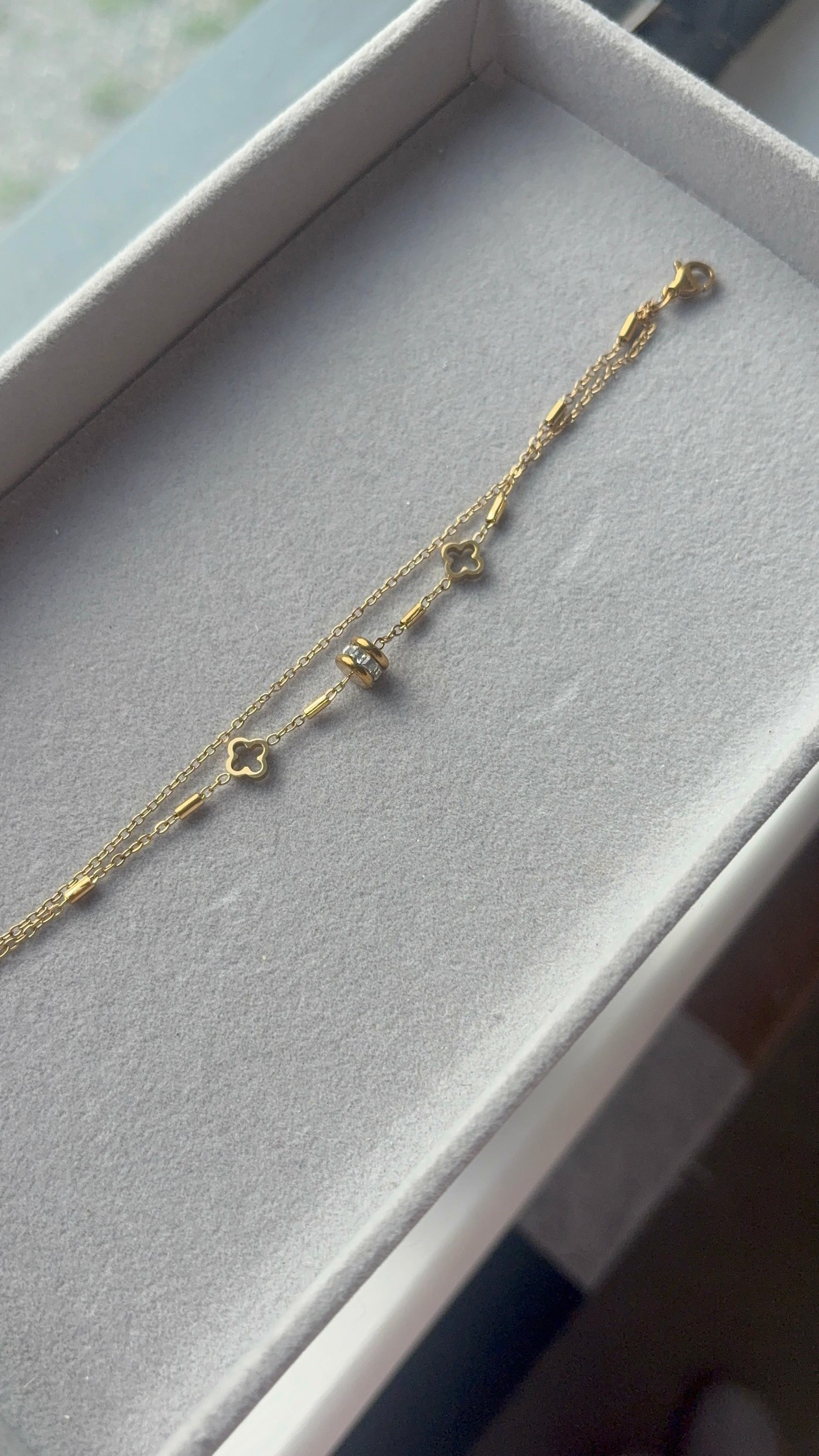 Gold clover bracelet