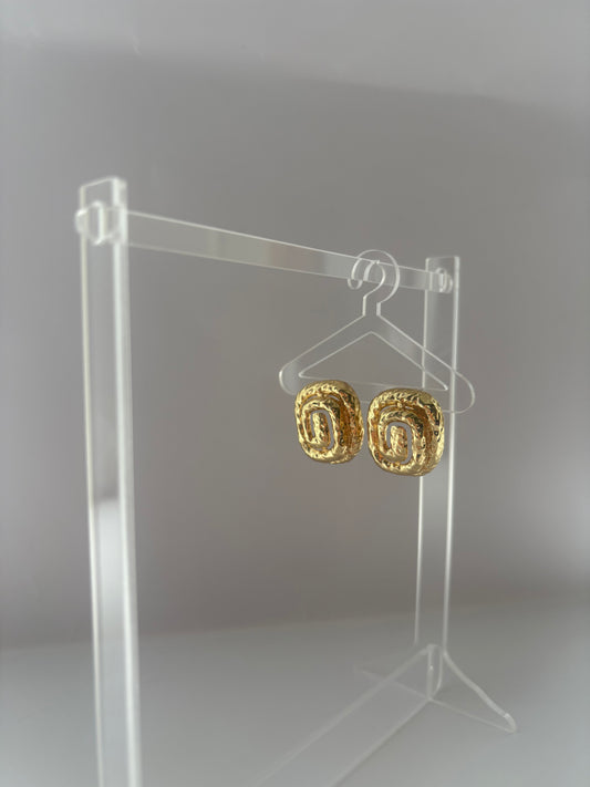 Swirl gold studs