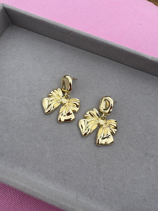 Gold bow dropped studs
