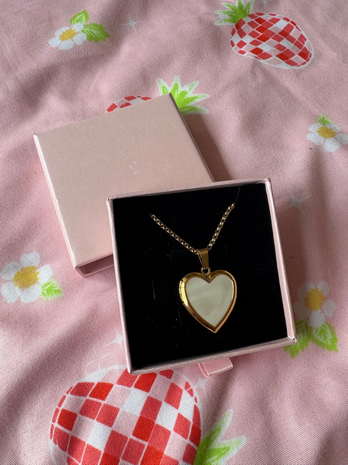 White heart necklace