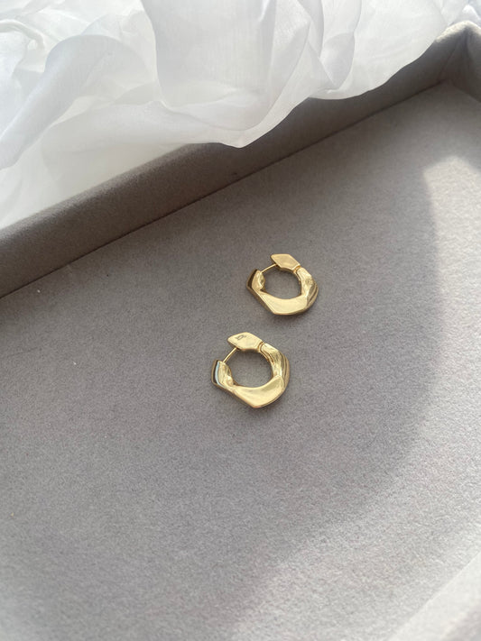 18k Gold Hollow Hoop Earrings
