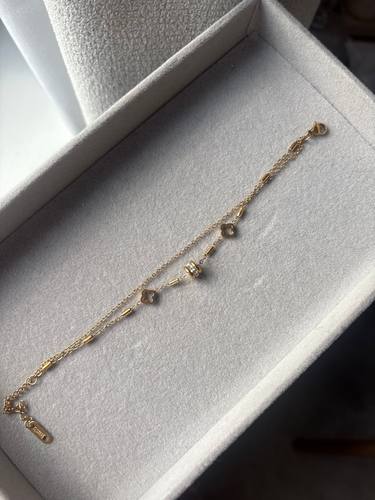 Gold clover bracelet