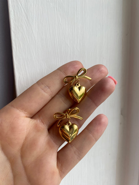 18k Heart Ribbon Gold Earrings