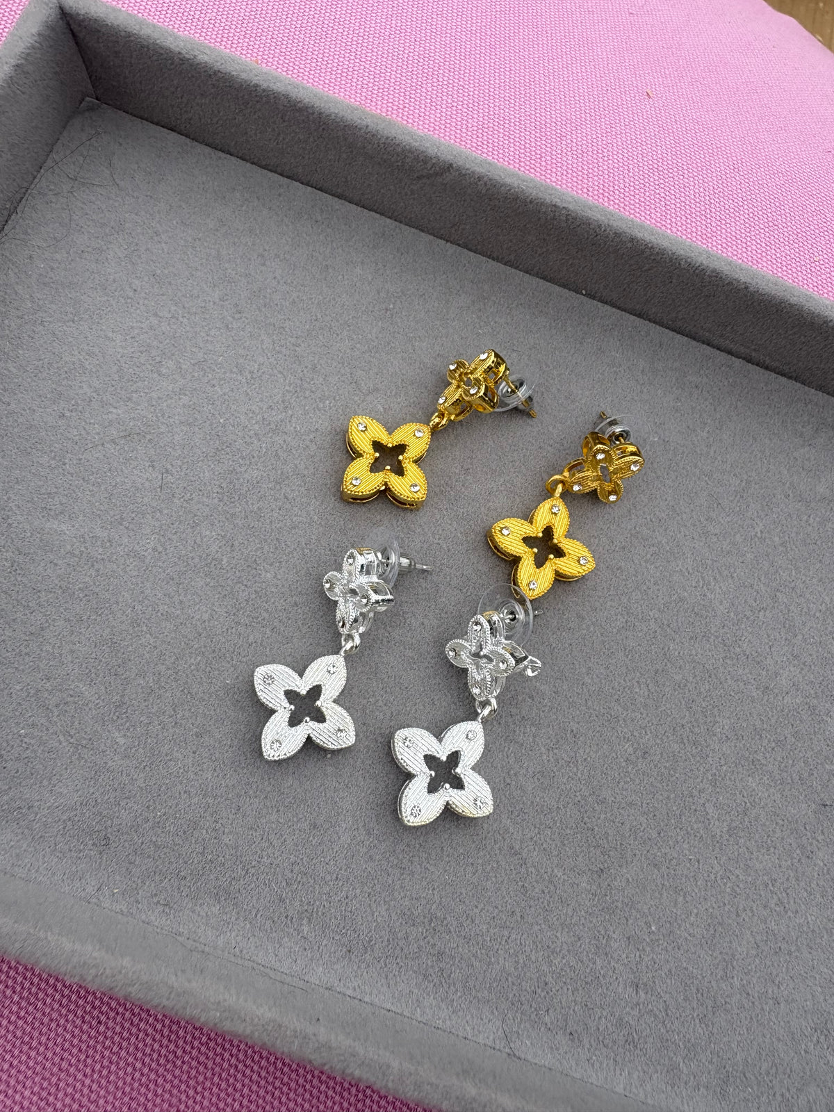 Clover dropped earrings