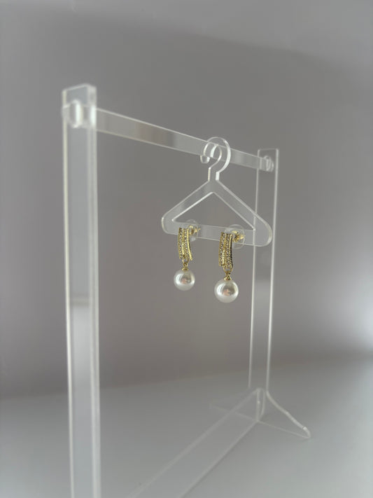 Pearl dropped studs