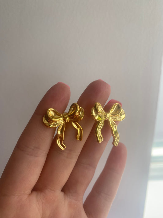 18k Gold Ribbon Earrings
